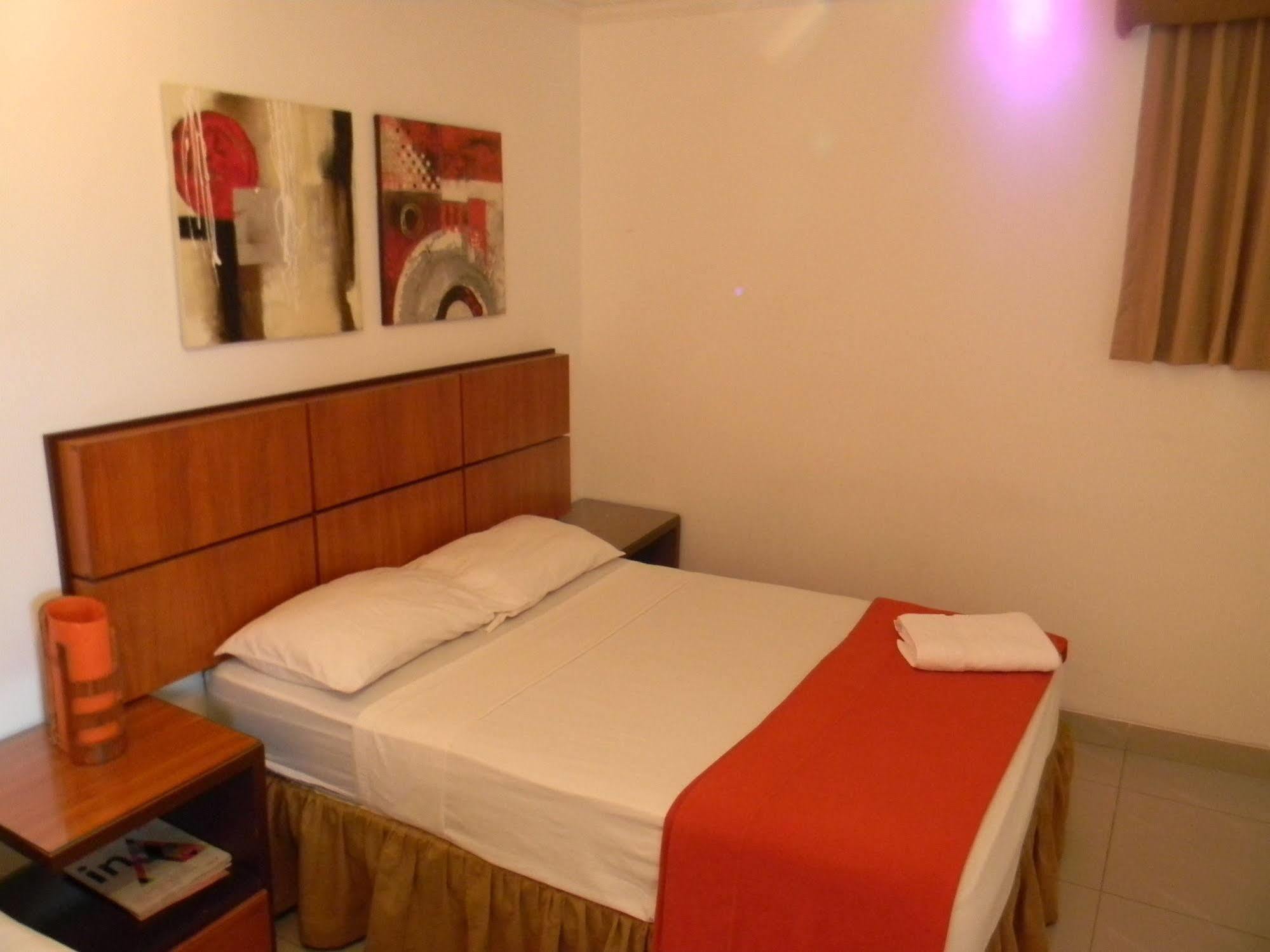 Hoteles En Guayaquil - Suites Guayaquil Cerca Del Aeropuerto ภายนอก รูปภาพ
