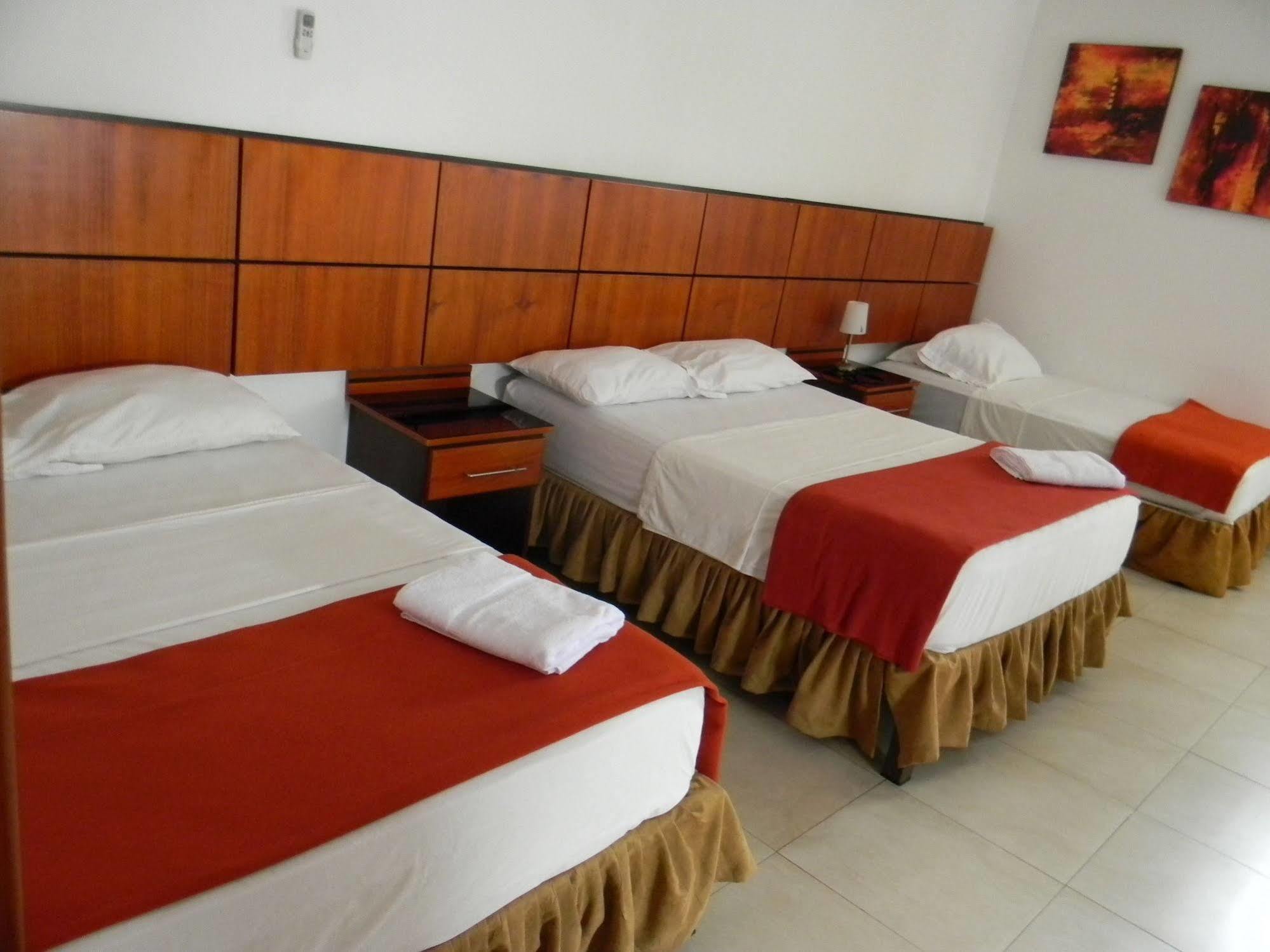 Hoteles En Guayaquil - Suites Guayaquil Cerca Del Aeropuerto ภายนอก รูปภาพ